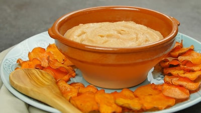 buffalo-white-bean-hummus-with-oven-baked-sweet-potato-chips-min-min