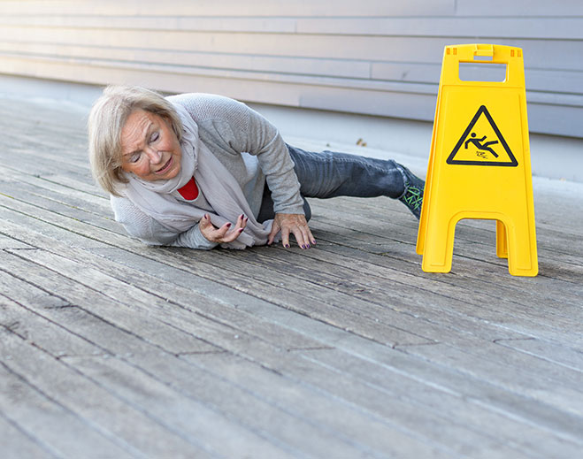 Elderly-woman-falling-659-x-519