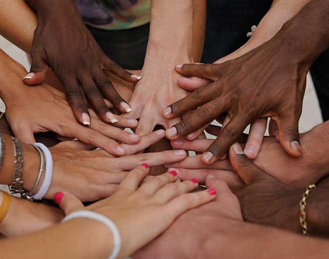 hands-showing-unity